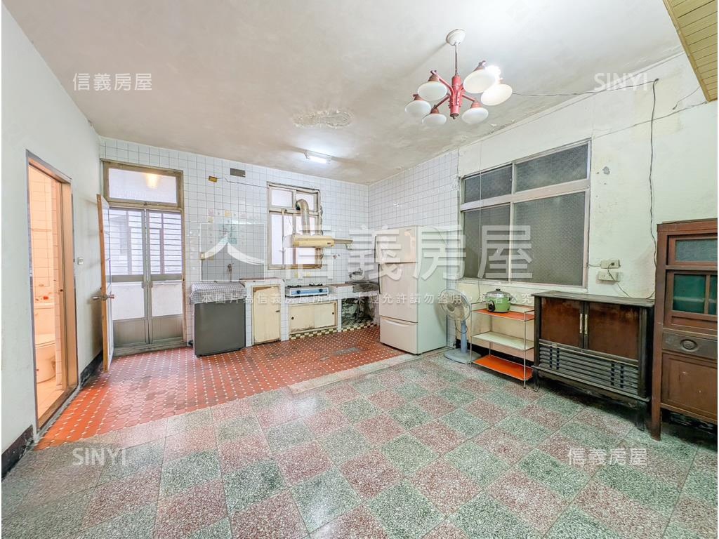 近忠孝東路魔術空間房屋室內格局與周邊環境