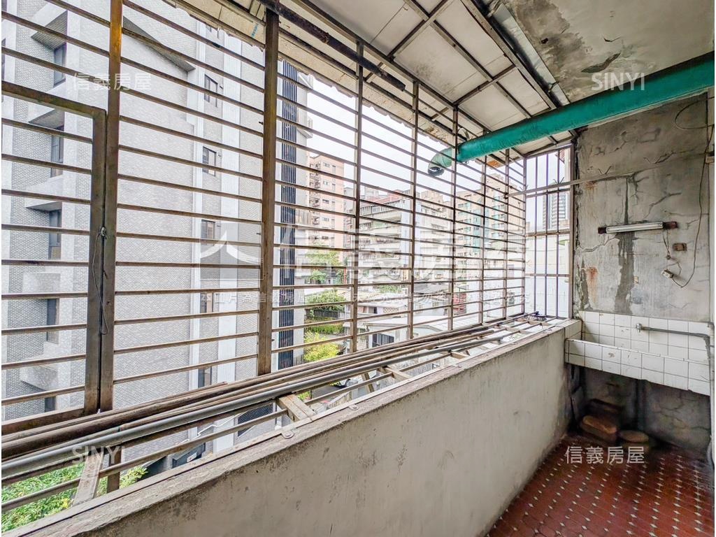 近忠孝東路魔術空間房屋室內格局與周邊環境