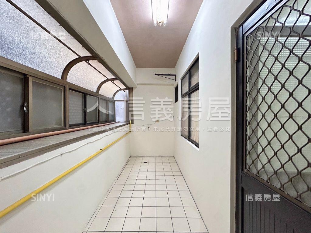 低總價有車位方正２＋１房屋室內格局與周邊環境