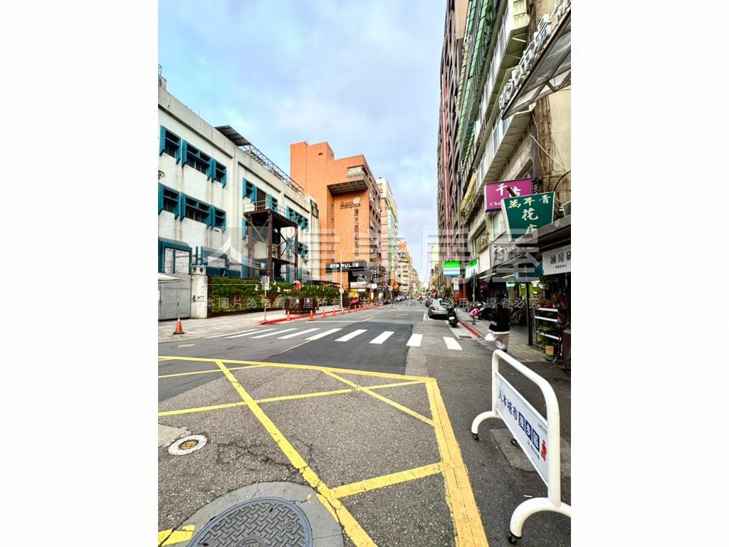 ㊣農安街電梯收租金雞母房屋室內格局與周邊環境