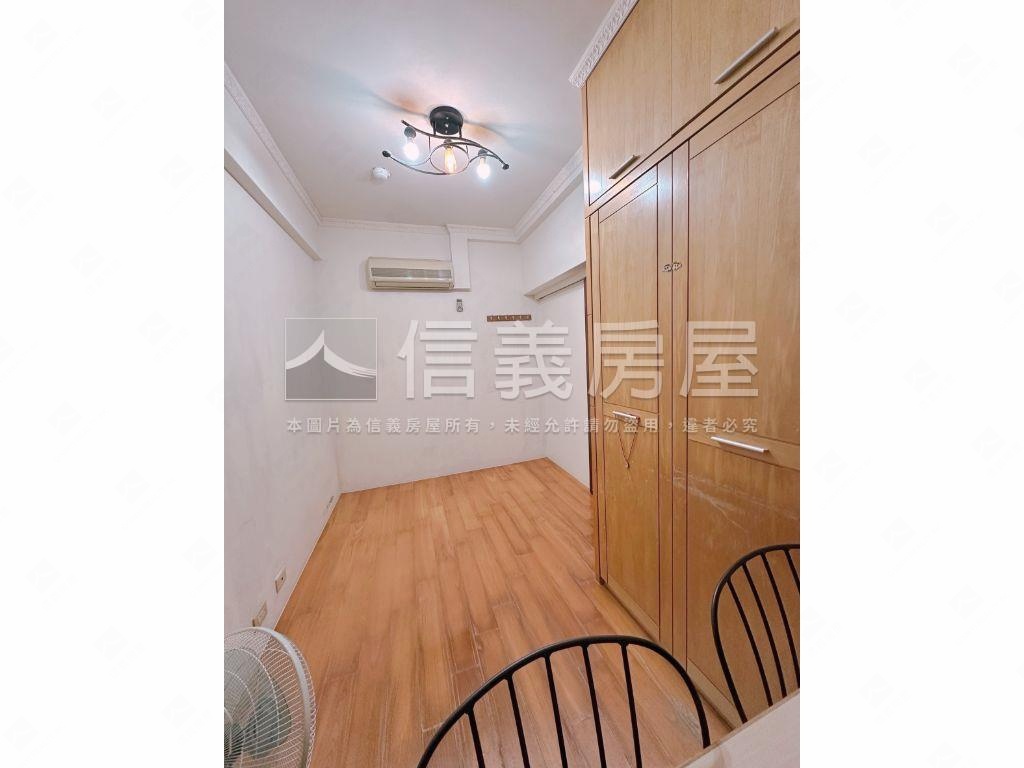 近捷運雙語學區電梯三房房屋室內格局與周邊環境