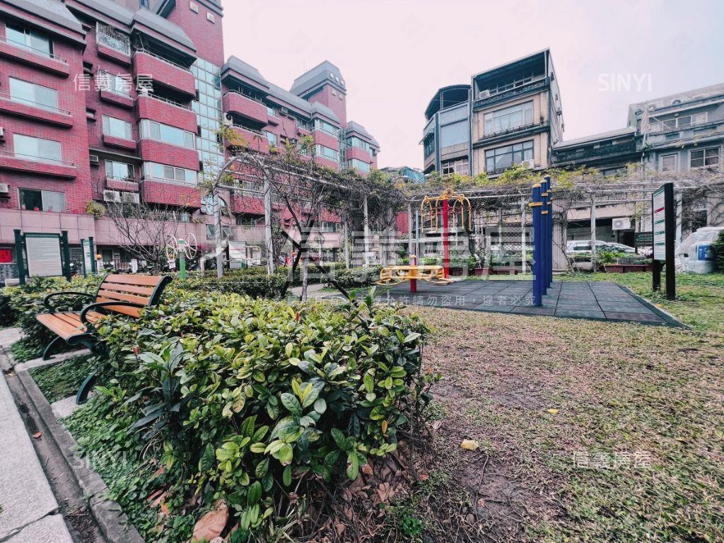 近捷運雙語學區電梯三房房屋室內格局與周邊環境