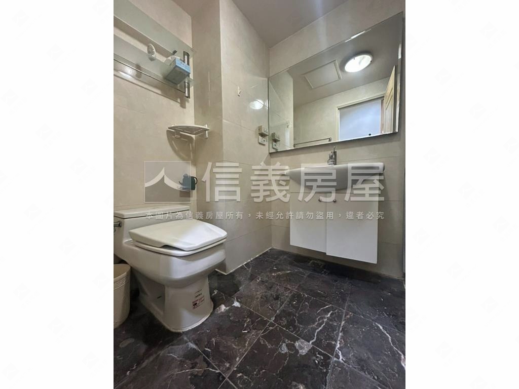 世紀之門．稀有２房平車房屋室內格局與周邊環境
