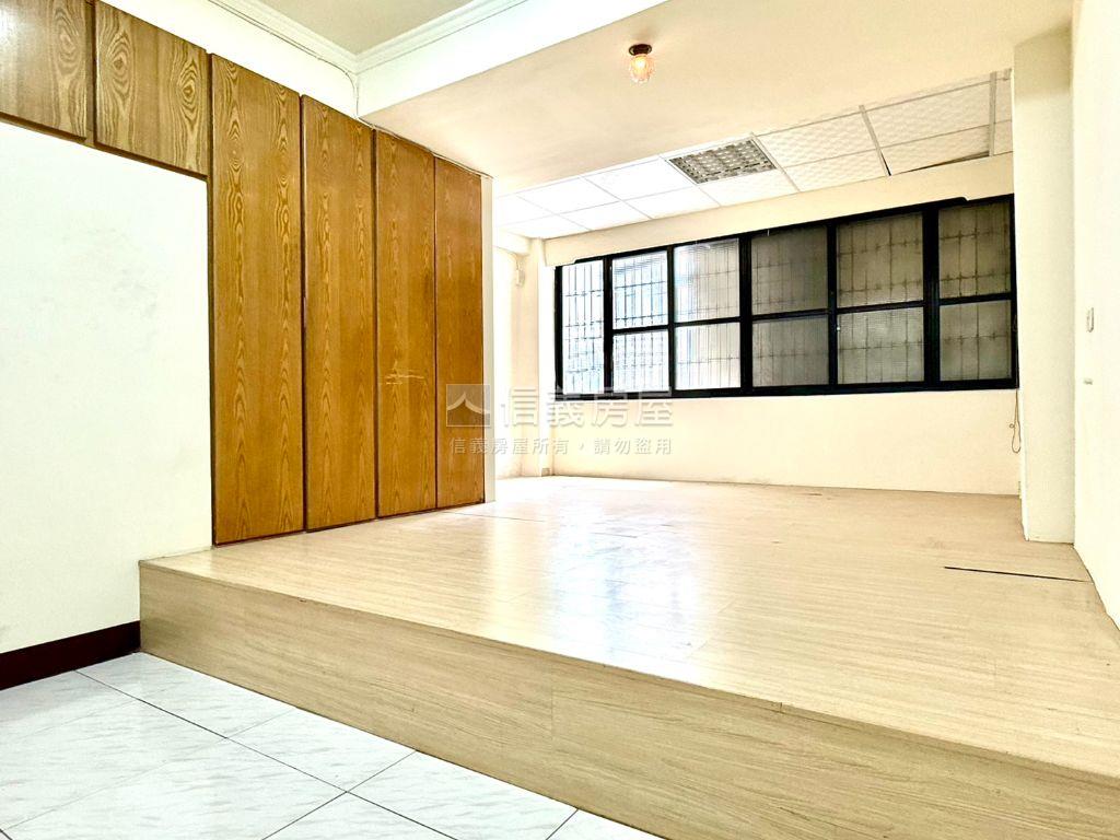 松竹寧靜臨路透天稀有釋出房屋室內格局與周邊環境
