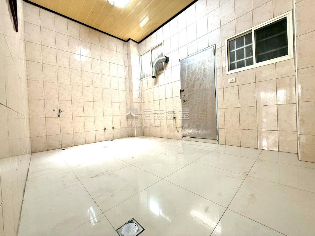 松竹寧靜臨路透天稀有釋出房屋室內格局與周邊環境