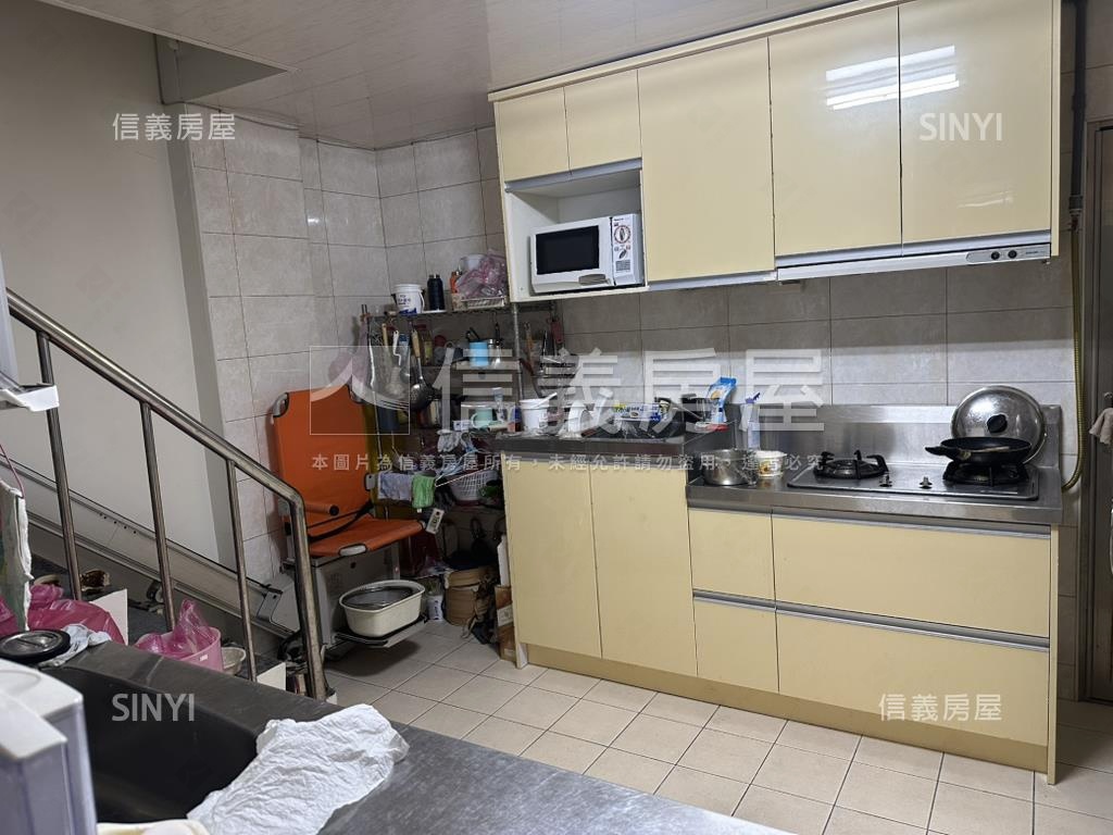 華榮市場透天雙店面房屋室內格局與周邊環境