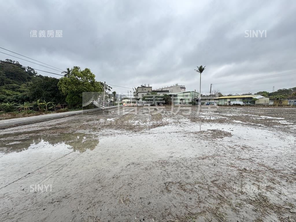 近高鐵特區土地１房屋室內格局與周邊環境