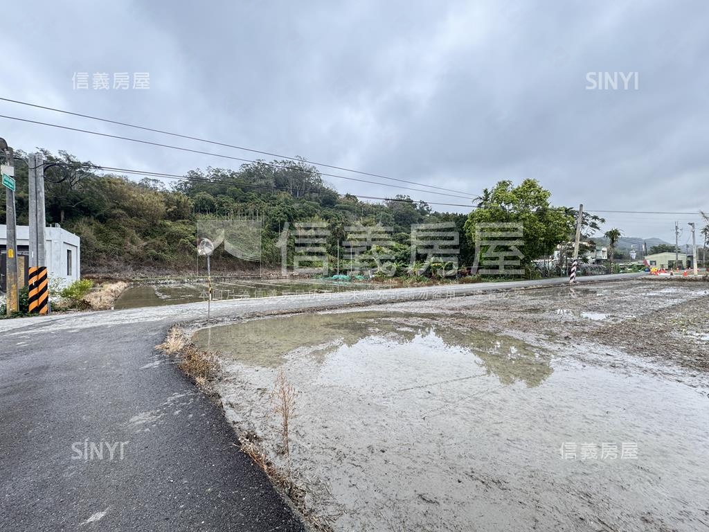 近高鐵特區土地１房屋室內格局與周邊環境