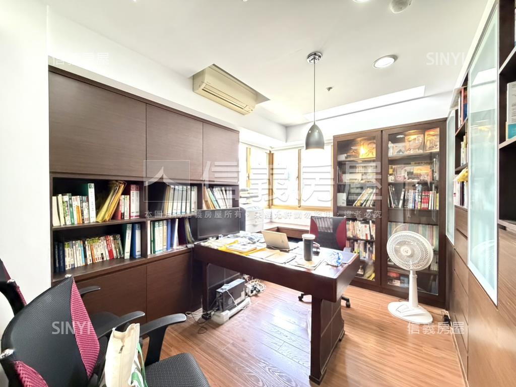 近捷運站雄觀稀有三房車位房屋室內格局與周邊環境