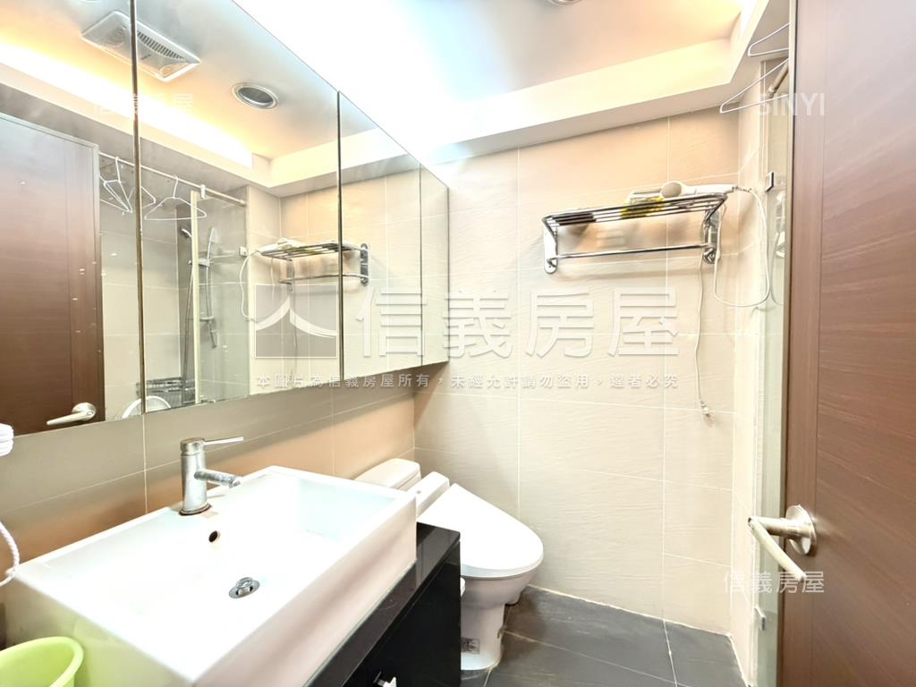 近捷運站雄觀稀有三房車位房屋室內格局與周邊環境