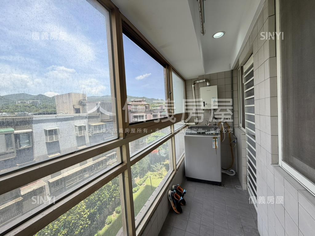 近捷運站雄觀稀有三房車位房屋室內格局與周邊環境