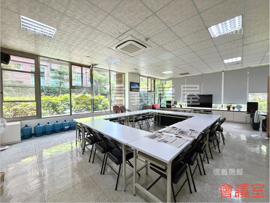 近捷運站雄觀稀有三房車位房屋室內格局與周邊環境