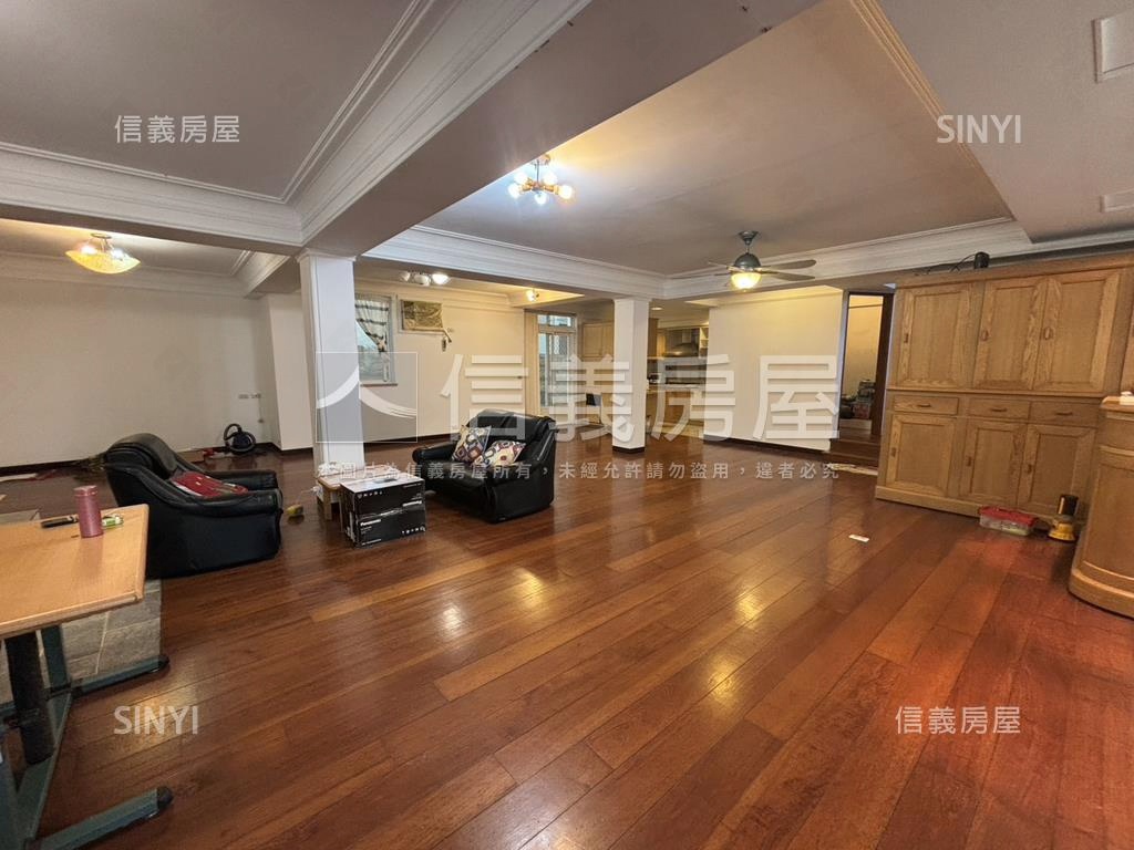 ２４小時管理至誠透天房屋室內格局與周邊環境