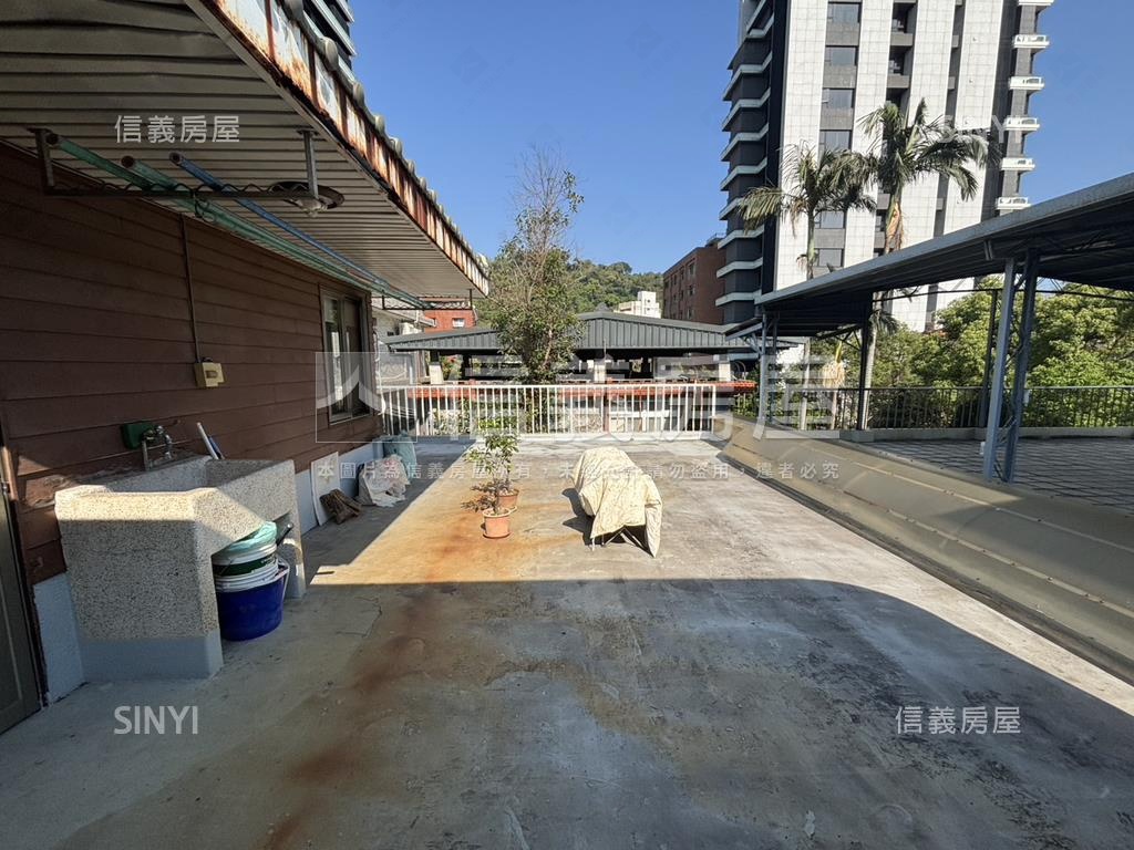 ２４小時管理至誠透天房屋室內格局與周邊環境
