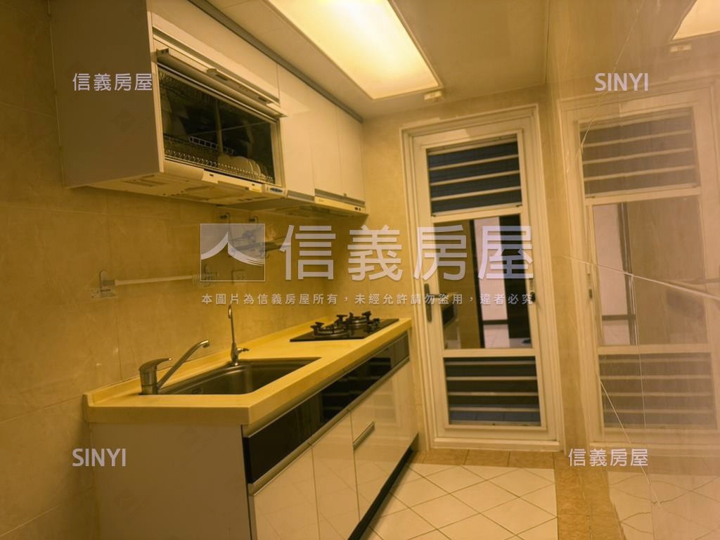 白金特區三房車位房屋室內格局與周邊環境