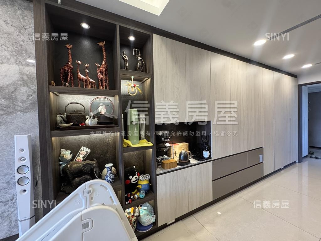 裝潢美宅望七期‧２大車位房屋室內格局與周邊環境