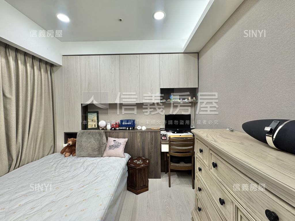 裝潢美宅望七期‧２大車位房屋室內格局與周邊環境