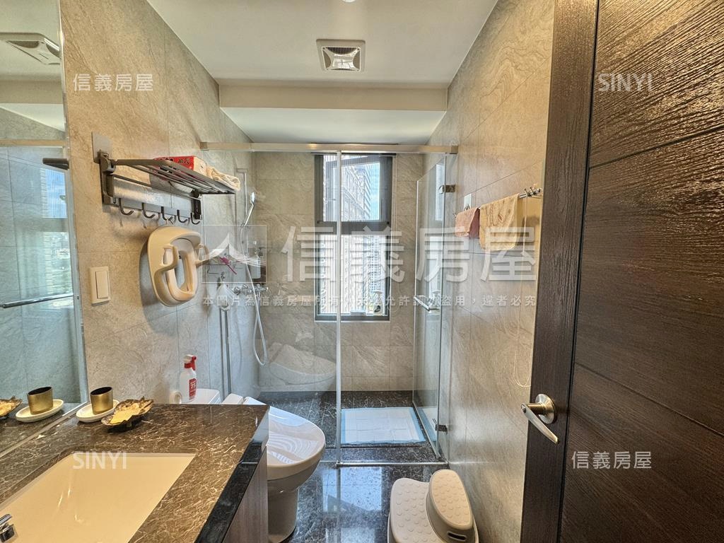 裝潢美宅望七期‧２大車位房屋室內格局與周邊環境