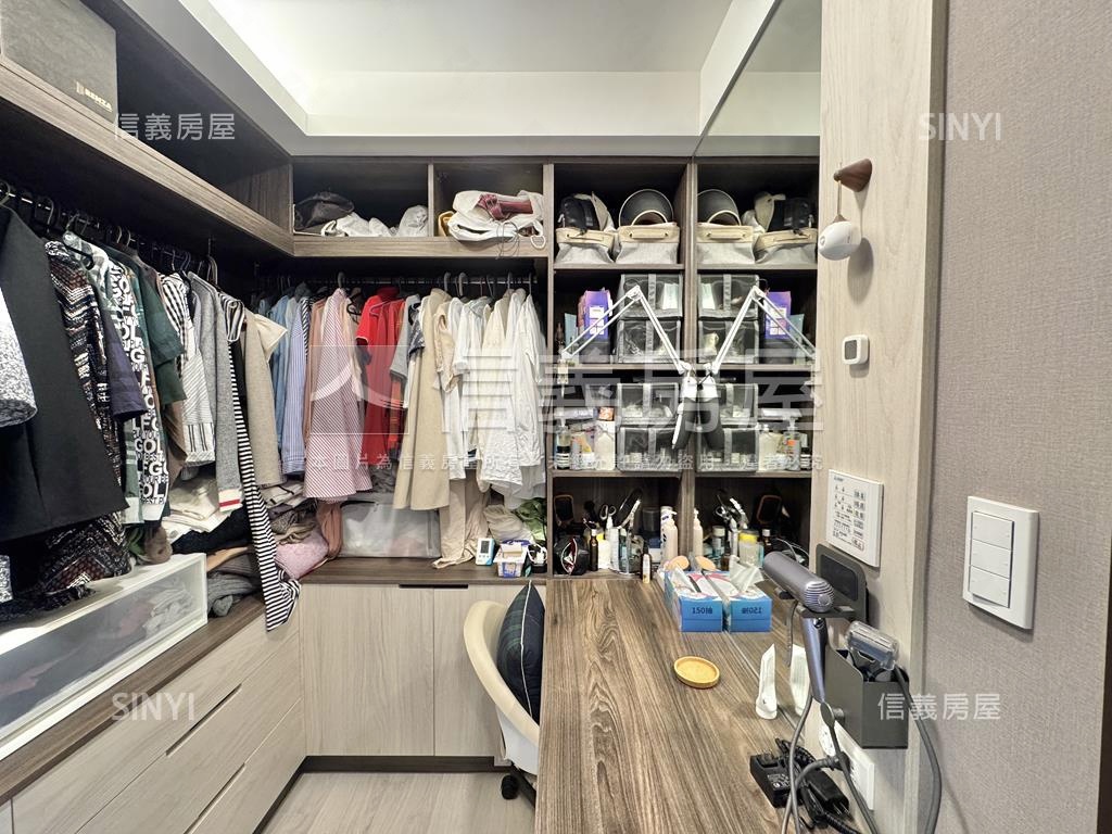 裝潢美宅望七期‧２大車位房屋室內格局與周邊環境