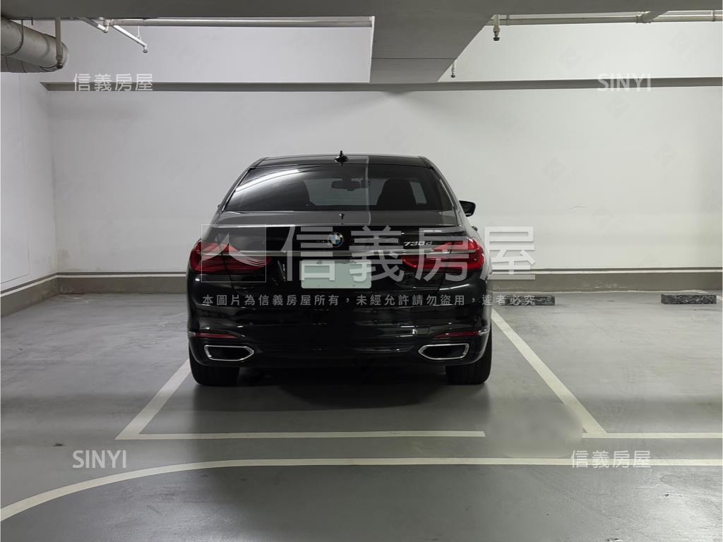 裝潢美宅望七期‧２大車位房屋室內格局與周邊環境
