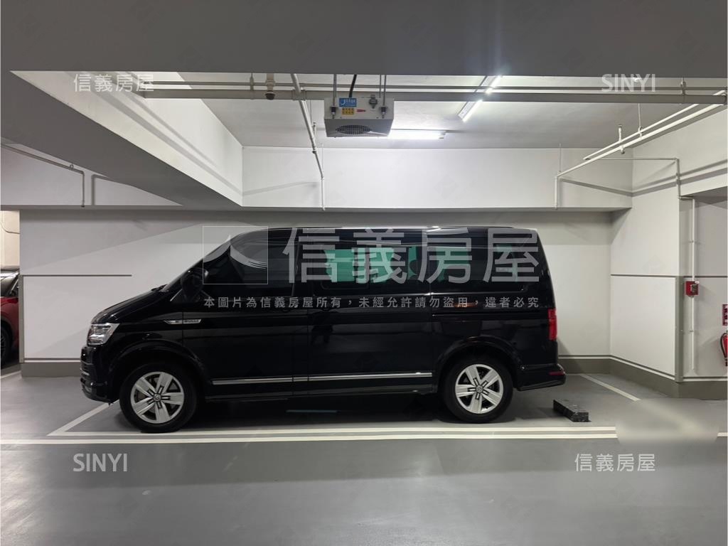 裝潢美宅望七期‧２大車位房屋室內格局與周邊環境