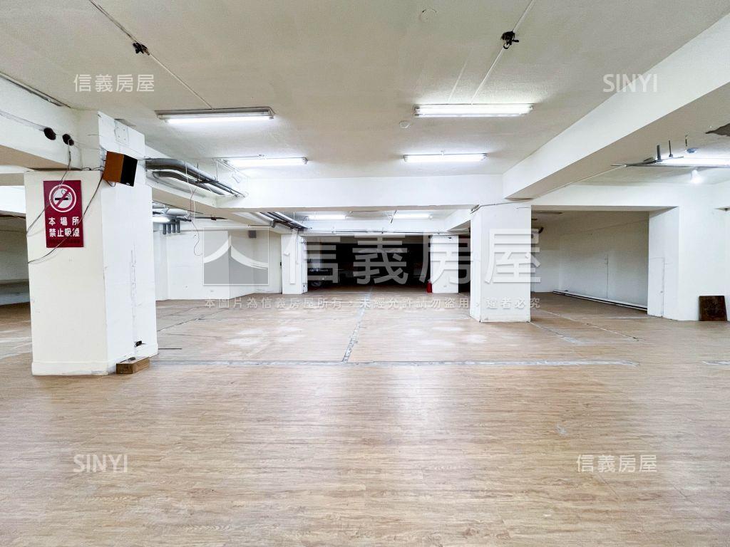 帥單坪１９萬很俗角間店面房屋室內格局與周邊環境