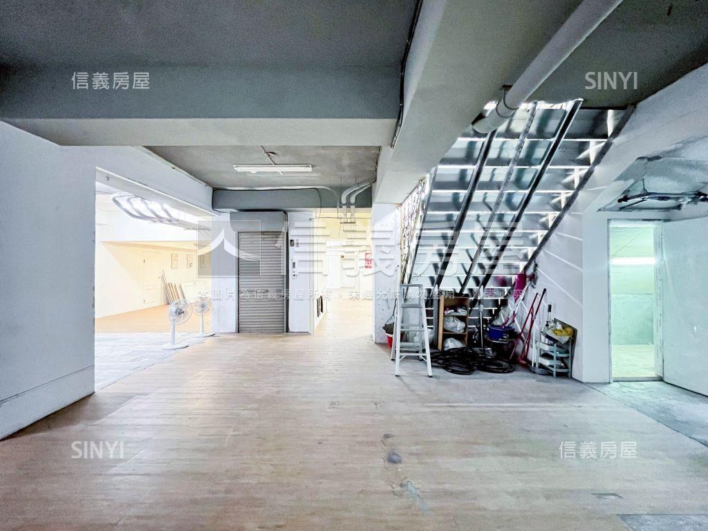 帥單坪１９萬很俗角間店面房屋室內格局與周邊環境