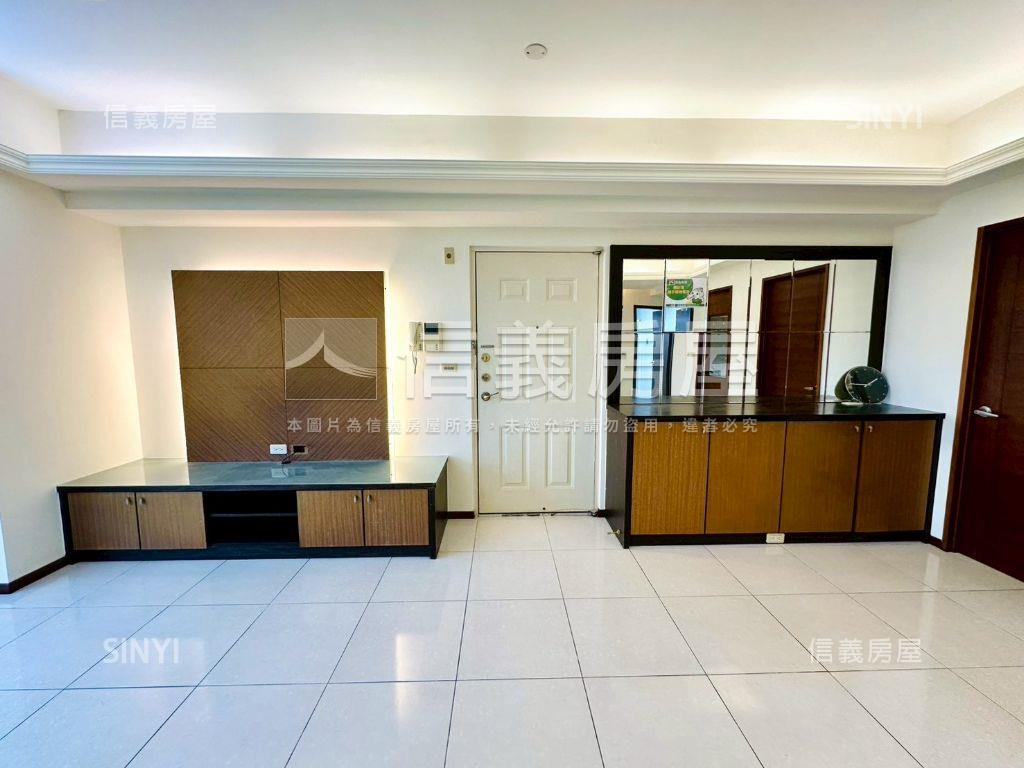 專任愛迪生美景三房車位房屋室內格局與周邊環境