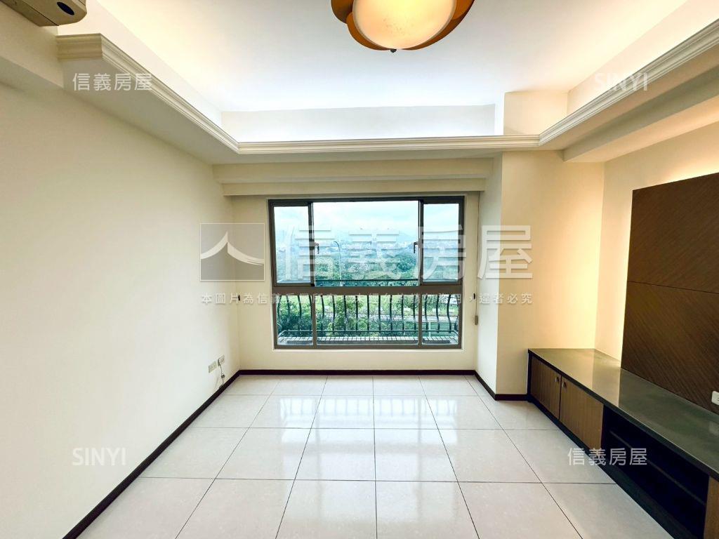 專任愛迪生美景三房車位房屋室內格局與周邊環境