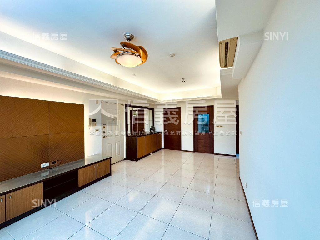 專任愛迪生美景三房車位房屋室內格局與周邊環境