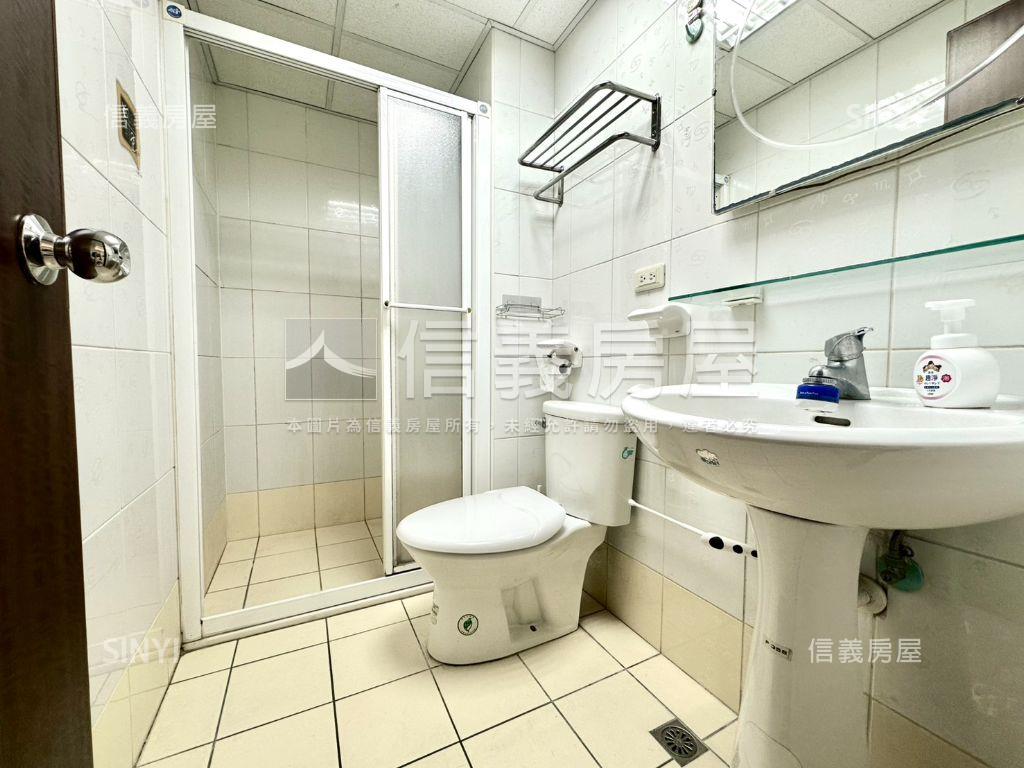 專任愛迪生美景三房車位房屋室內格局與周邊環境