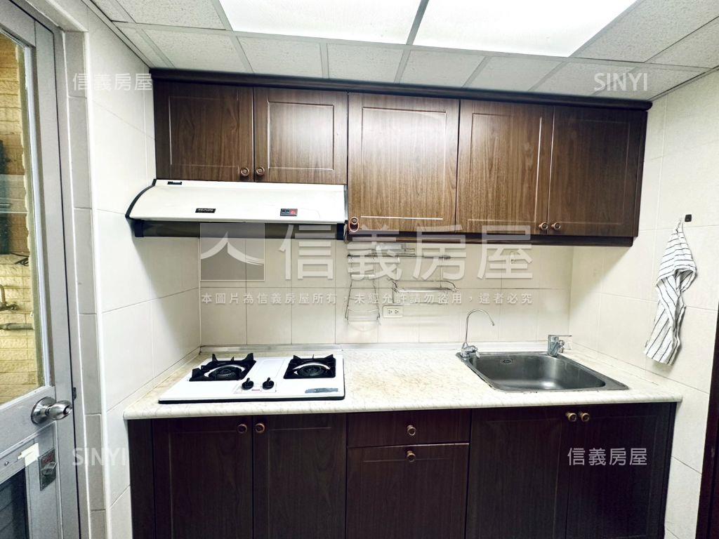 專任愛迪生美景三房車位房屋室內格局與周邊環境