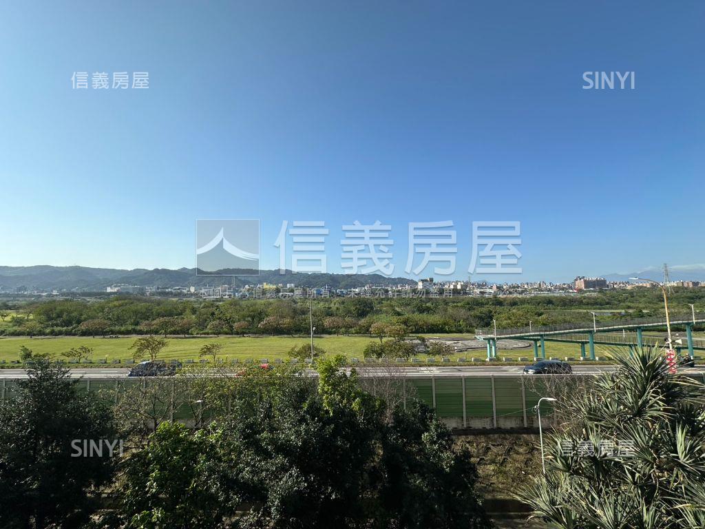 專任愛迪生美景三房車位房屋室內格局與周邊環境