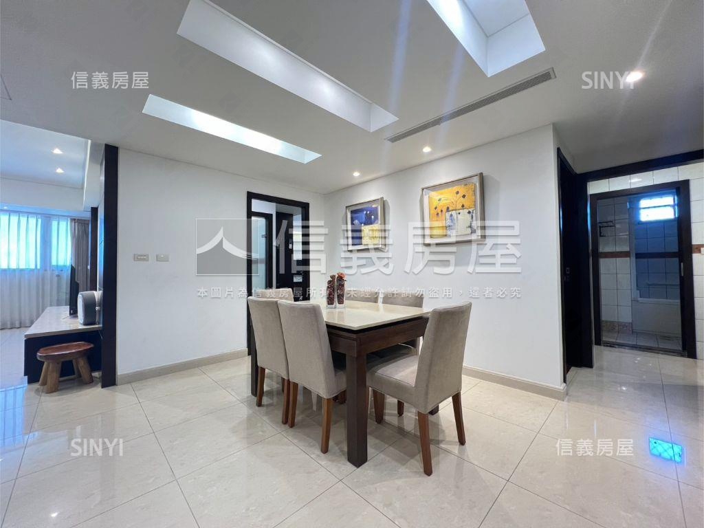 正群天下四房車位房屋室內格局與周邊環境