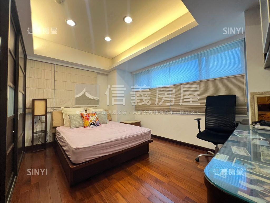 正群天下四房車位房屋室內格局與周邊環境