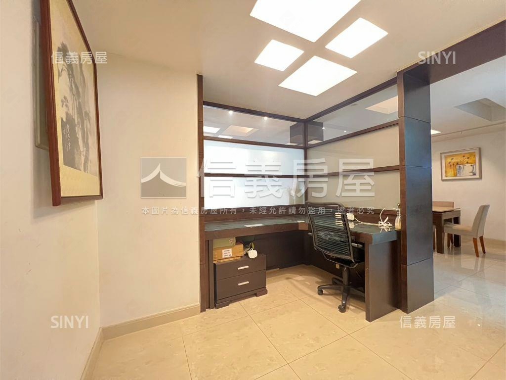 正群天下四房車位房屋室內格局與周邊環境