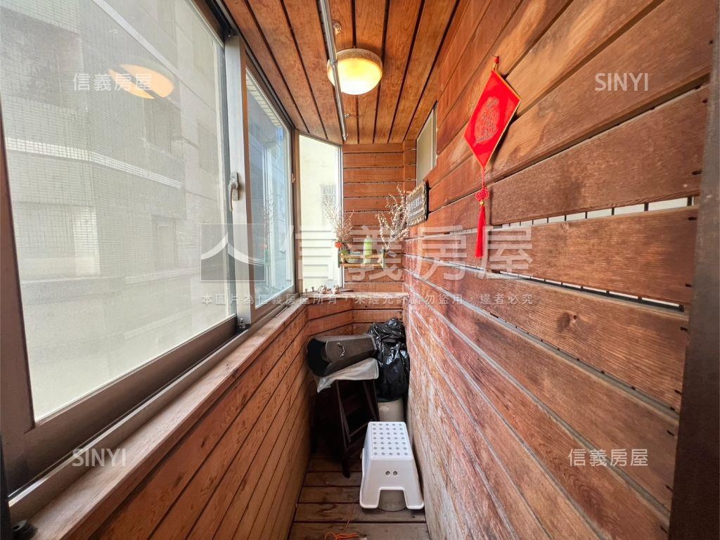 正群天下四房車位房屋室內格局與周邊環境