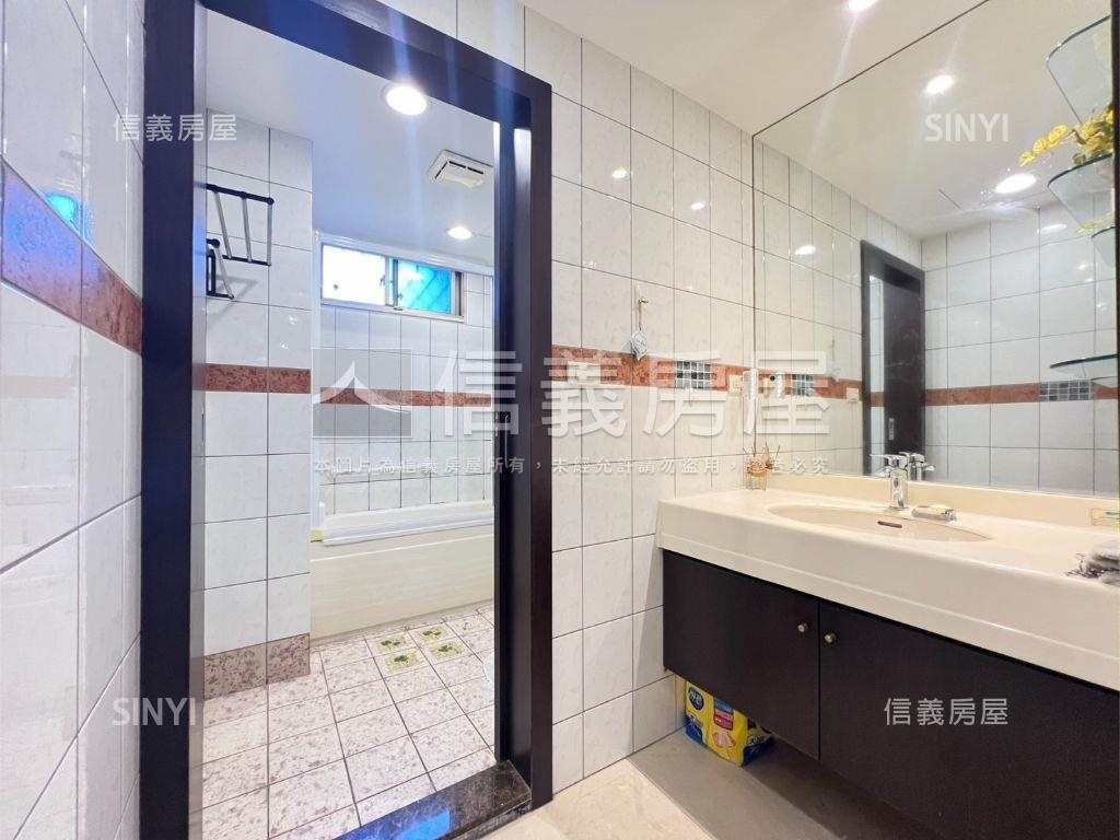 正群天下四房車位房屋室內格局與周邊環境