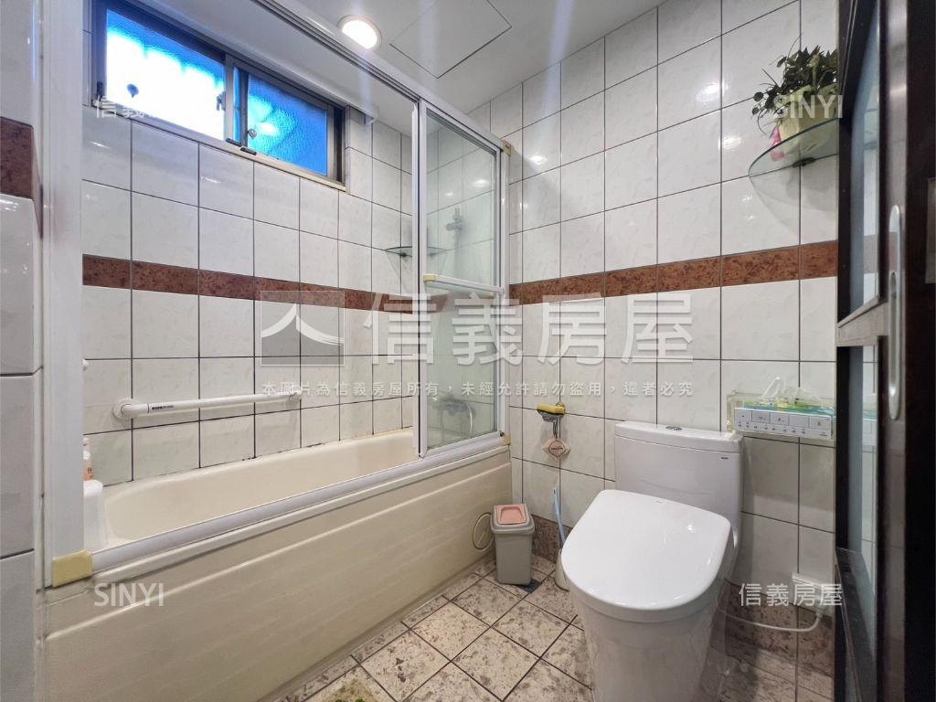 正群天下四房車位房屋室內格局與周邊環境