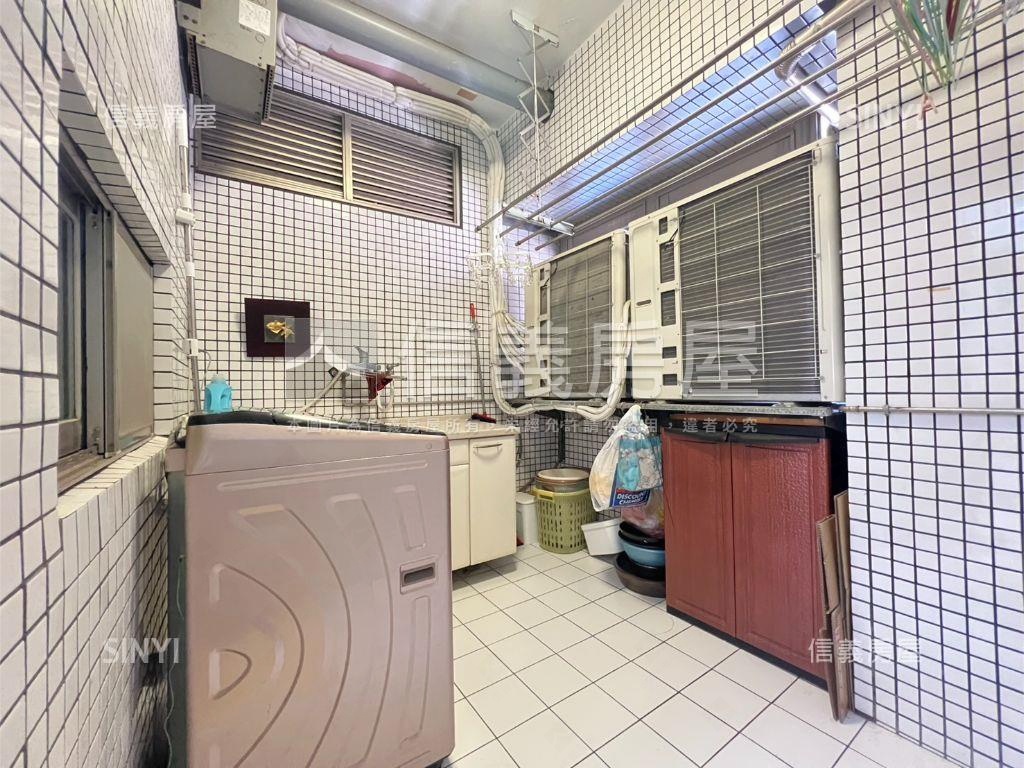 正群天下四房車位房屋室內格局與周邊環境