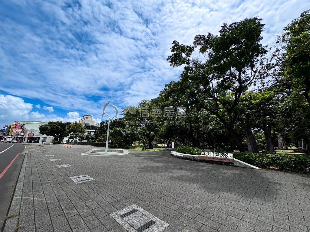 中華東路三段稀有面寬店面房屋室內格局與周邊環境