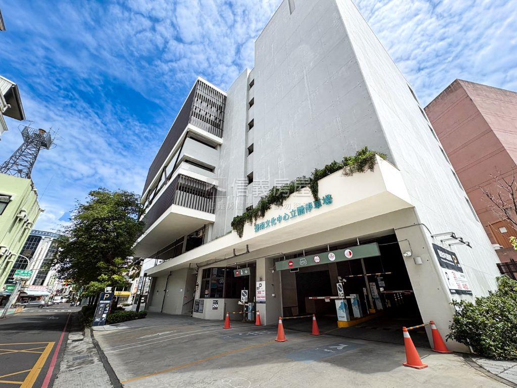 中華東路三段稀有面寬店面房屋室內格局與周邊環境