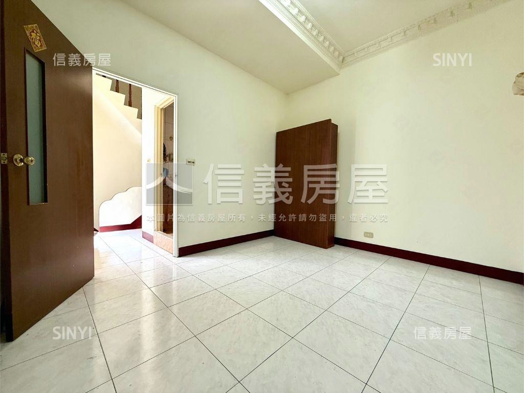 近鳳山火車站小資救星透天房屋室內格局與周邊環境