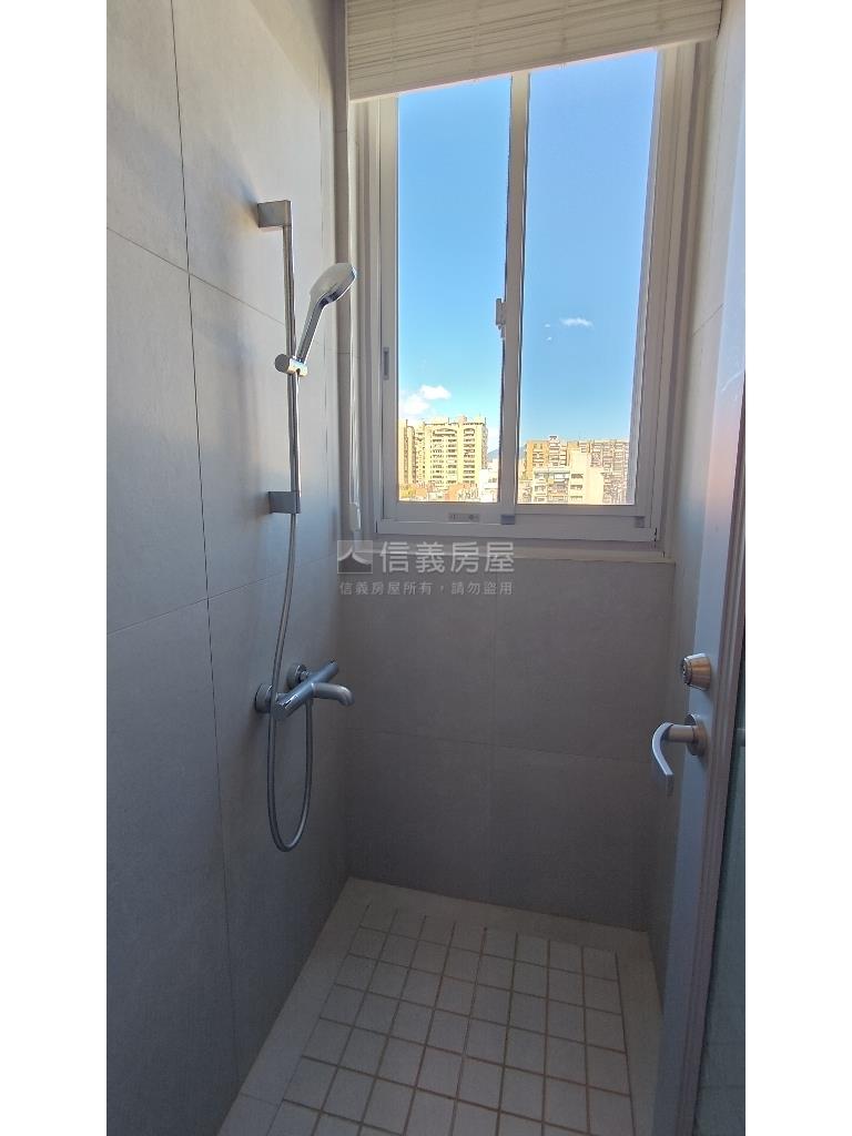 精緻美妝露臺套房房屋室內格局與周邊環境