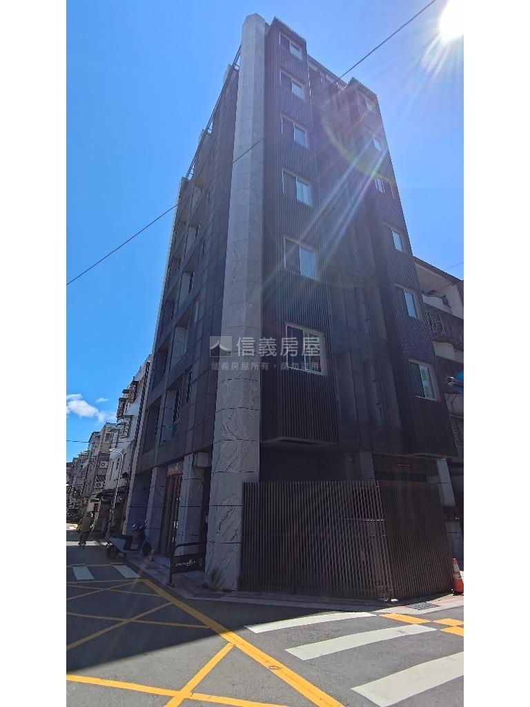 精緻美妝露臺套房房屋室內格局與周邊環境