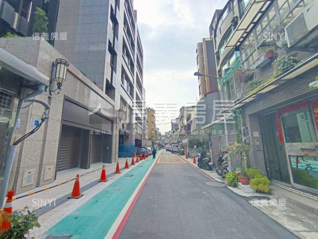 近捷運大同學區挑高店面房屋室內格局與周邊環境
