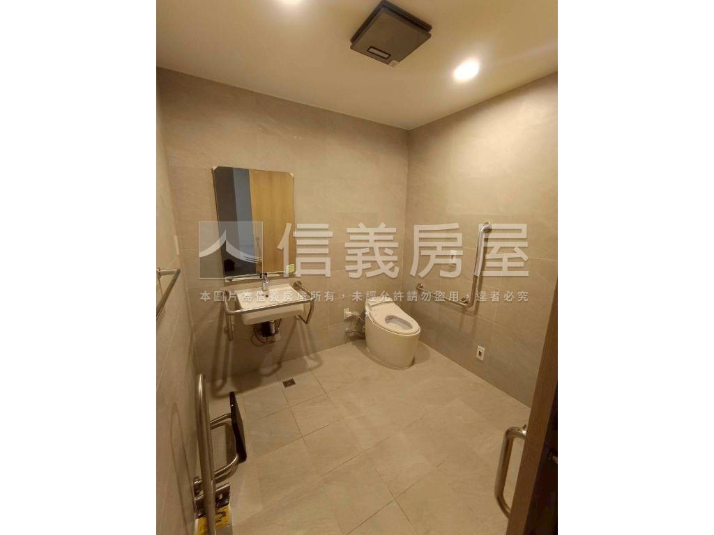 近捷運大同學區挑高店面房屋室內格局與周邊環境