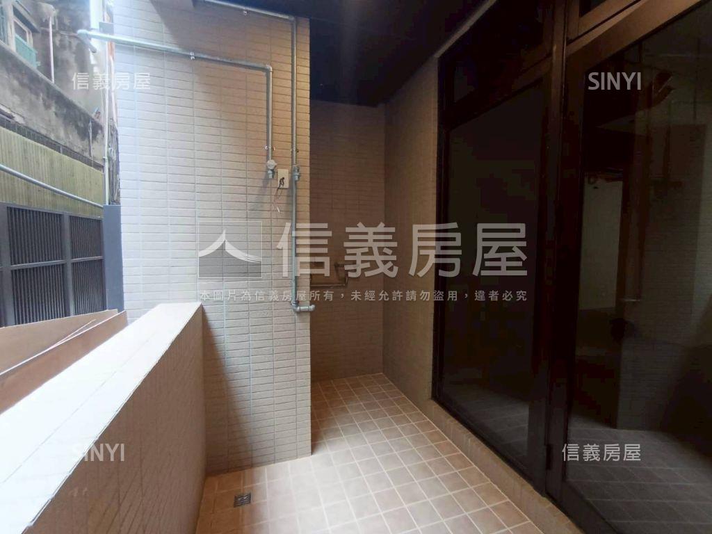 近捷運大同學區挑高店面房屋室內格局與周邊環境