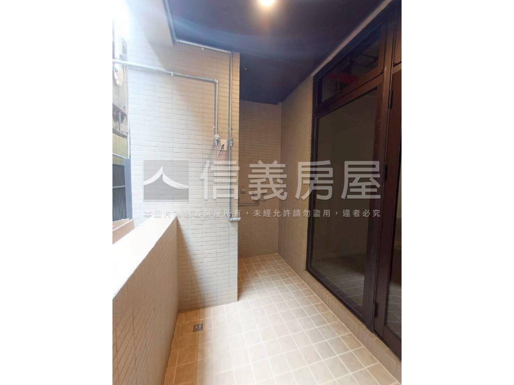近捷運大同學區挑高店面房屋室內格局與周邊環境