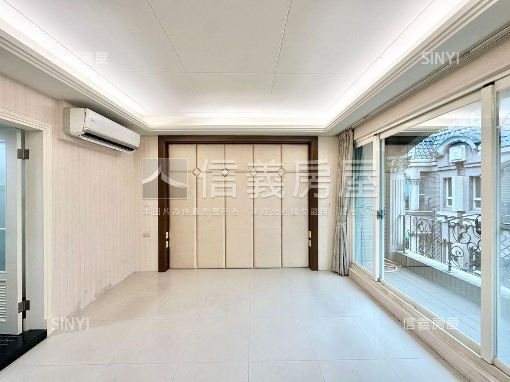 皇昱層峰電梯美別墅房屋室內格局與周邊環境